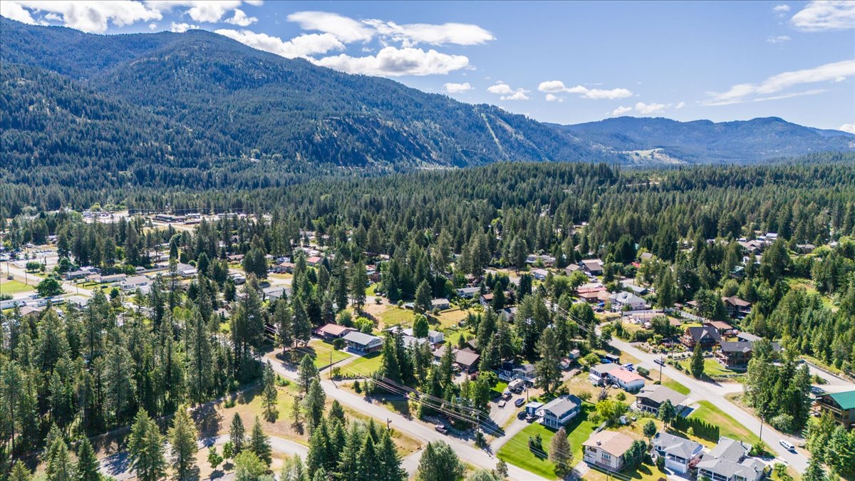 West Kootenay Homes and Land