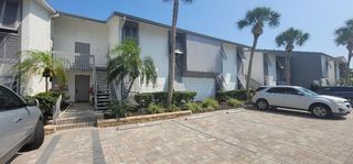 1050 W Peppertree