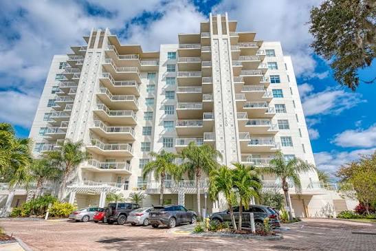 1660 Summerhouse Lane #402