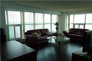 99 Harbour Sq