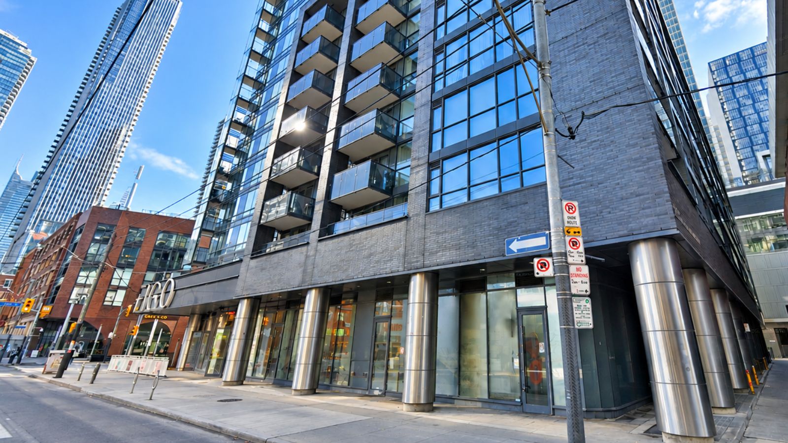 295 Adelaide Street West Toronto - The Pinnacle on Adelaide