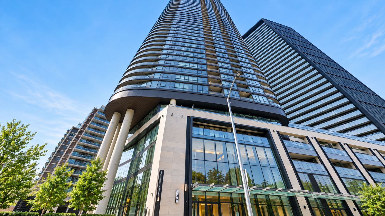 585 Bloor Street East Toronto - Via Bloor Tower Two