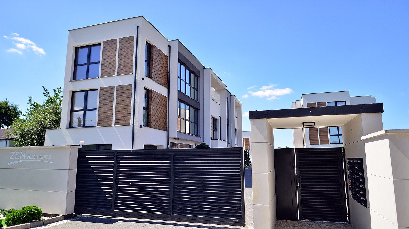 They’re also often located in exclusive neighborhoods and master-planned communities. These communities have controlled access and 24-hour security, which helps result in high property values and low crime rates.