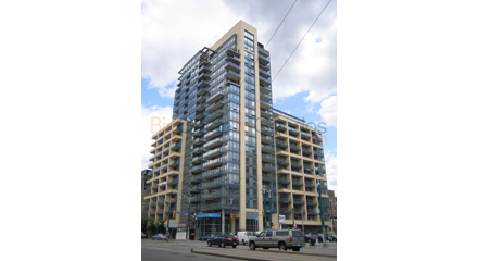 438 King St W