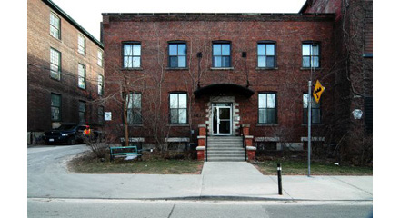 347 Sorauren Ave