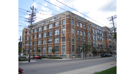 955 Queen St W