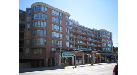 2727 Yonge St