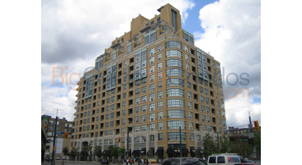 438 Richmond St W