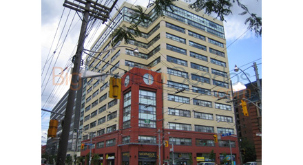 700 King St W