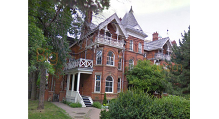 90 Isabella St
