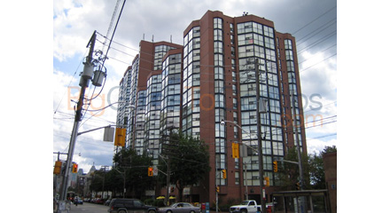 705 King St W