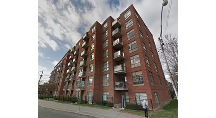 2495 Dundas St W