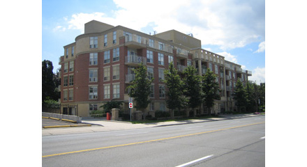 2511 Bloor St W
