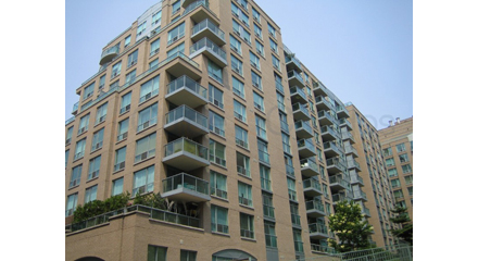 109 Front St E