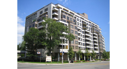 2662 Bloor St W