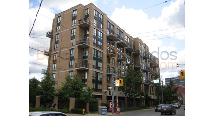 800 King St W