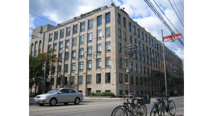 993 Queen St W