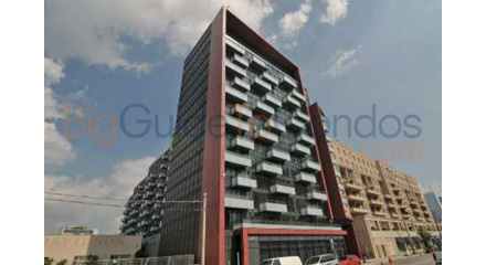 560 Front St W