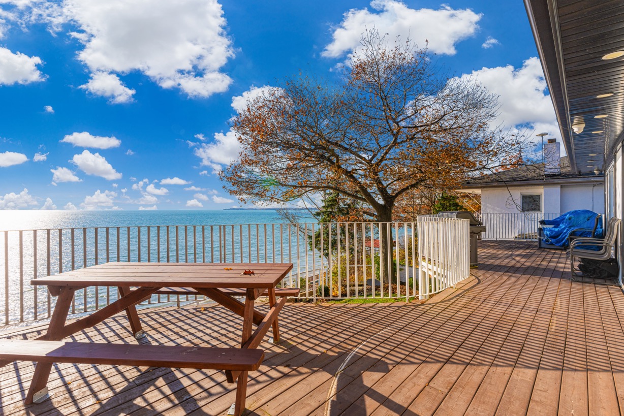 10349 Lakeshore Road W