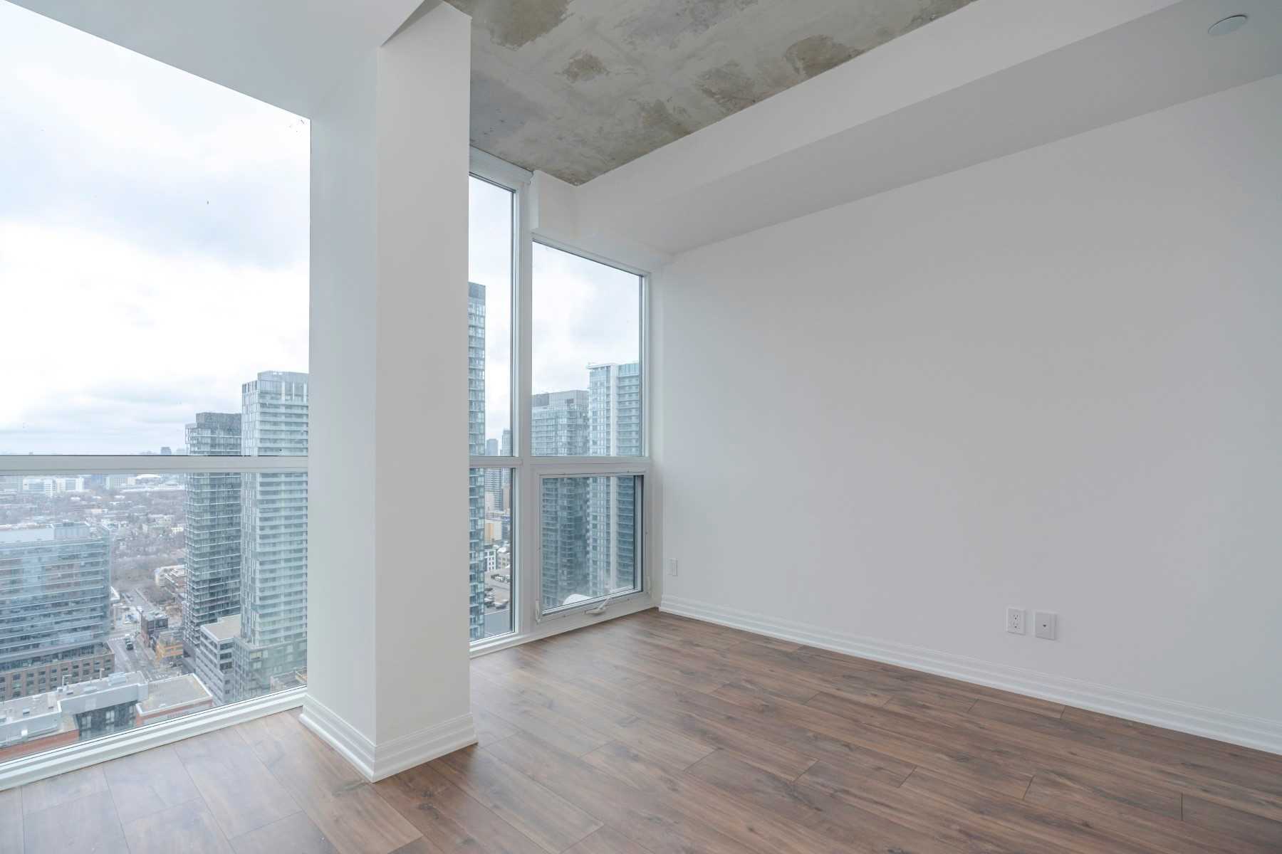 88 Blue Jays Way #3509