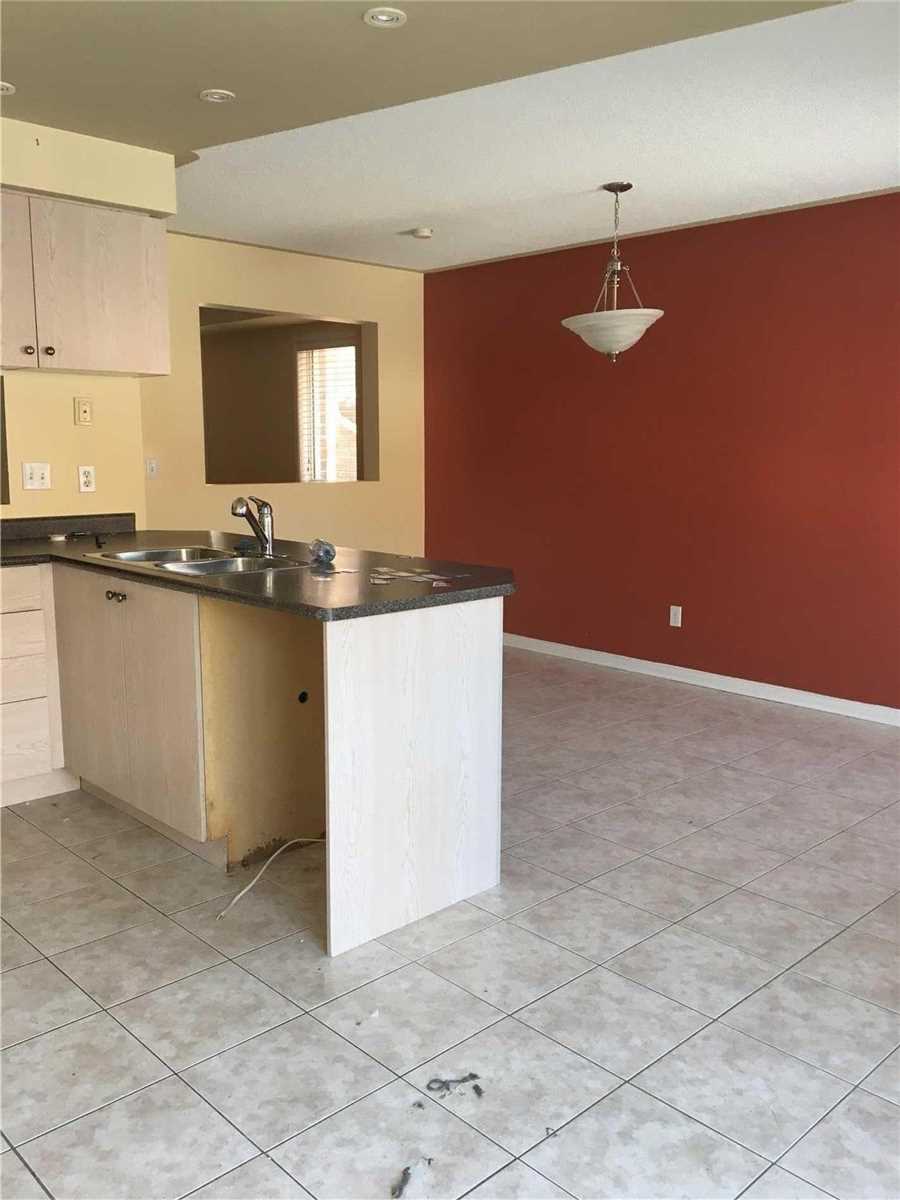 1156 Prestonwood Cres