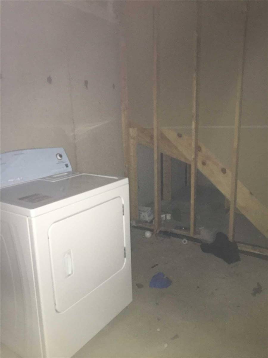 1156 Prestonwood Cres