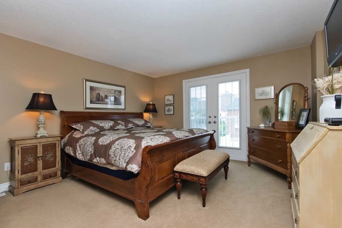 2090 Bates Common