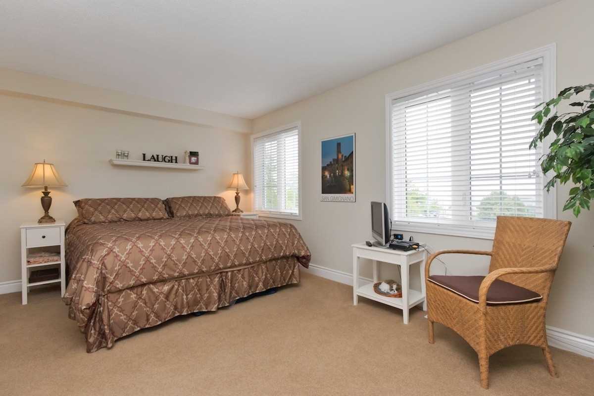 2090 Bates Common