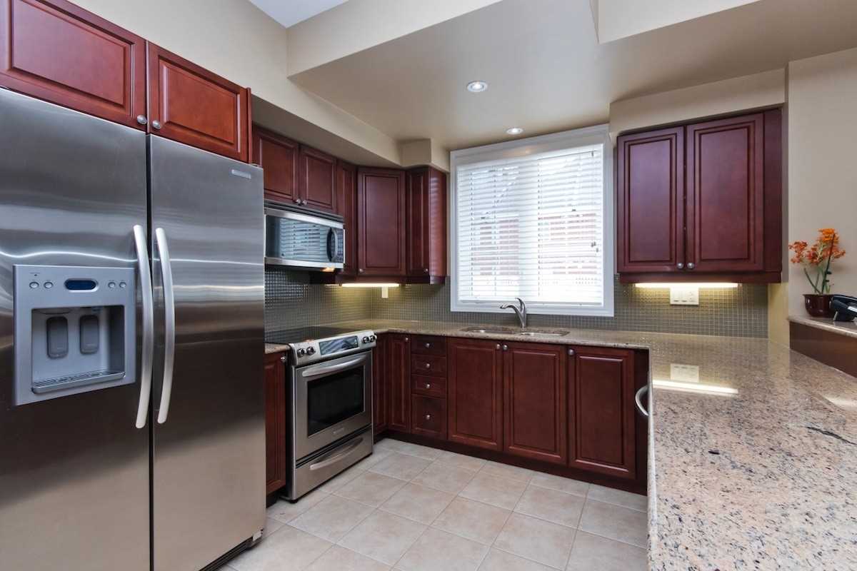 2090 Bates Common