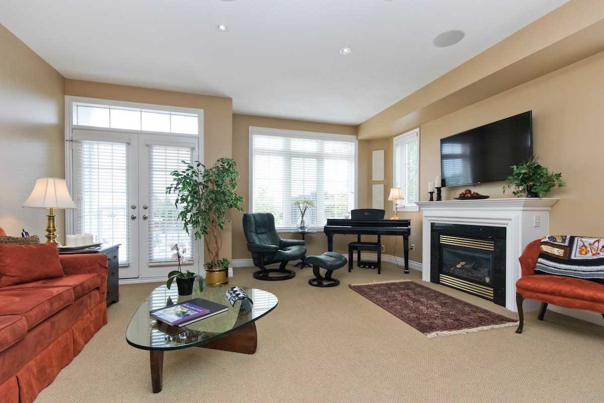 2090 Bates Common