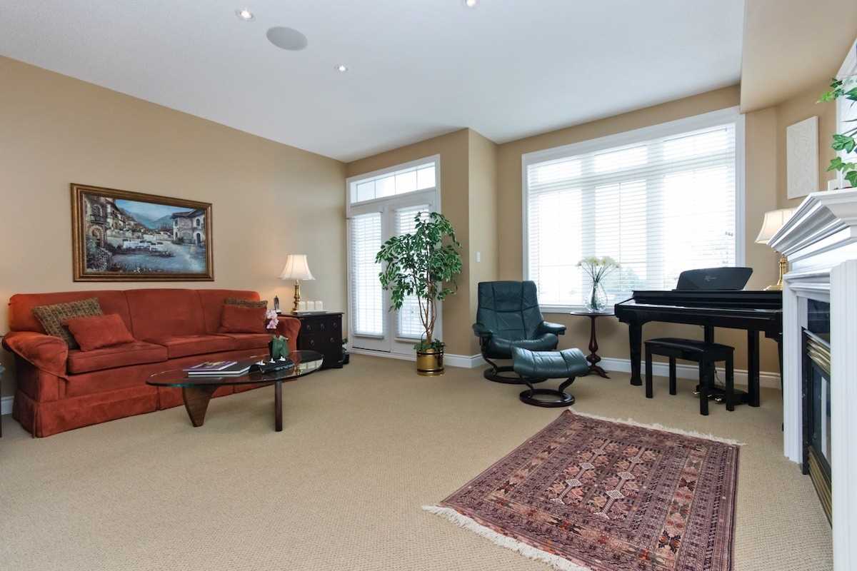 2090 Bates Common