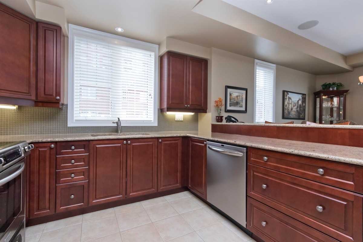 2090 Bates Common