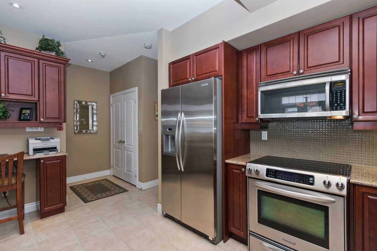 2090 Bates Common