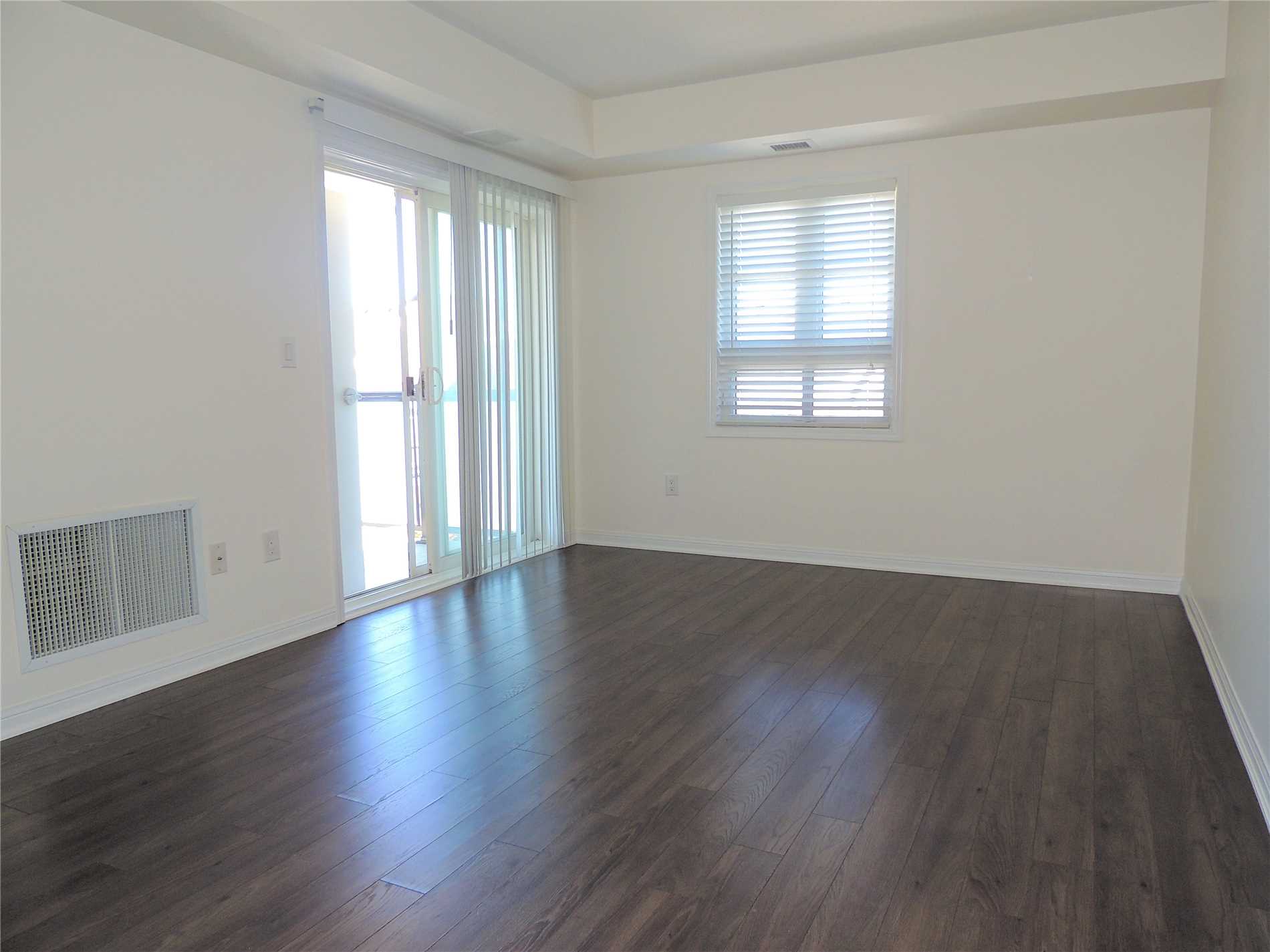 60 Baycliffe Cres, #303