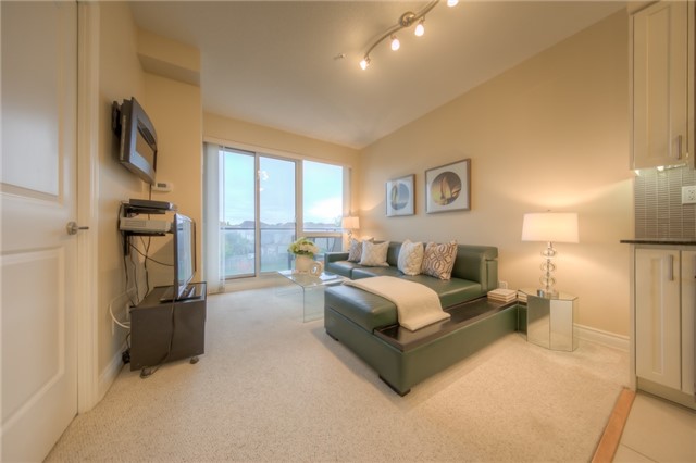 9090 Yonge St, #201B