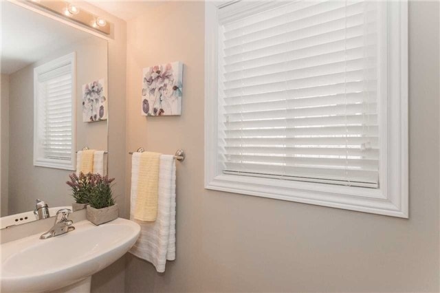 61 Four Seasons Cres