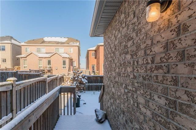 61 Four Seasons Cres