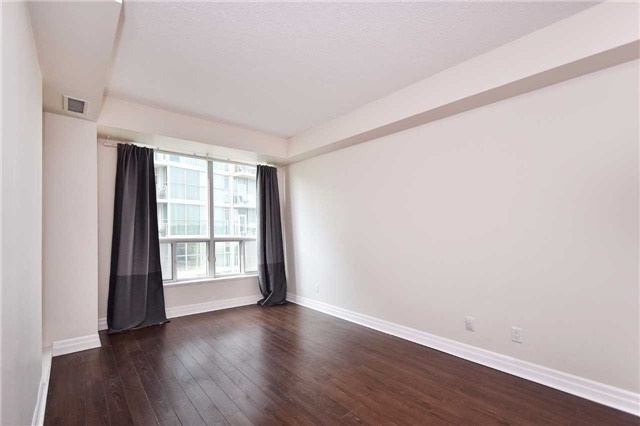 88 Palace Pier Crt, #906