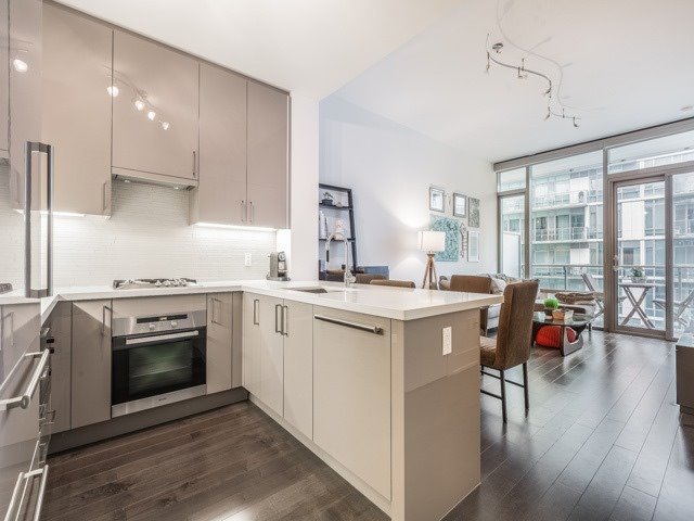 39 Queens Quay E #807