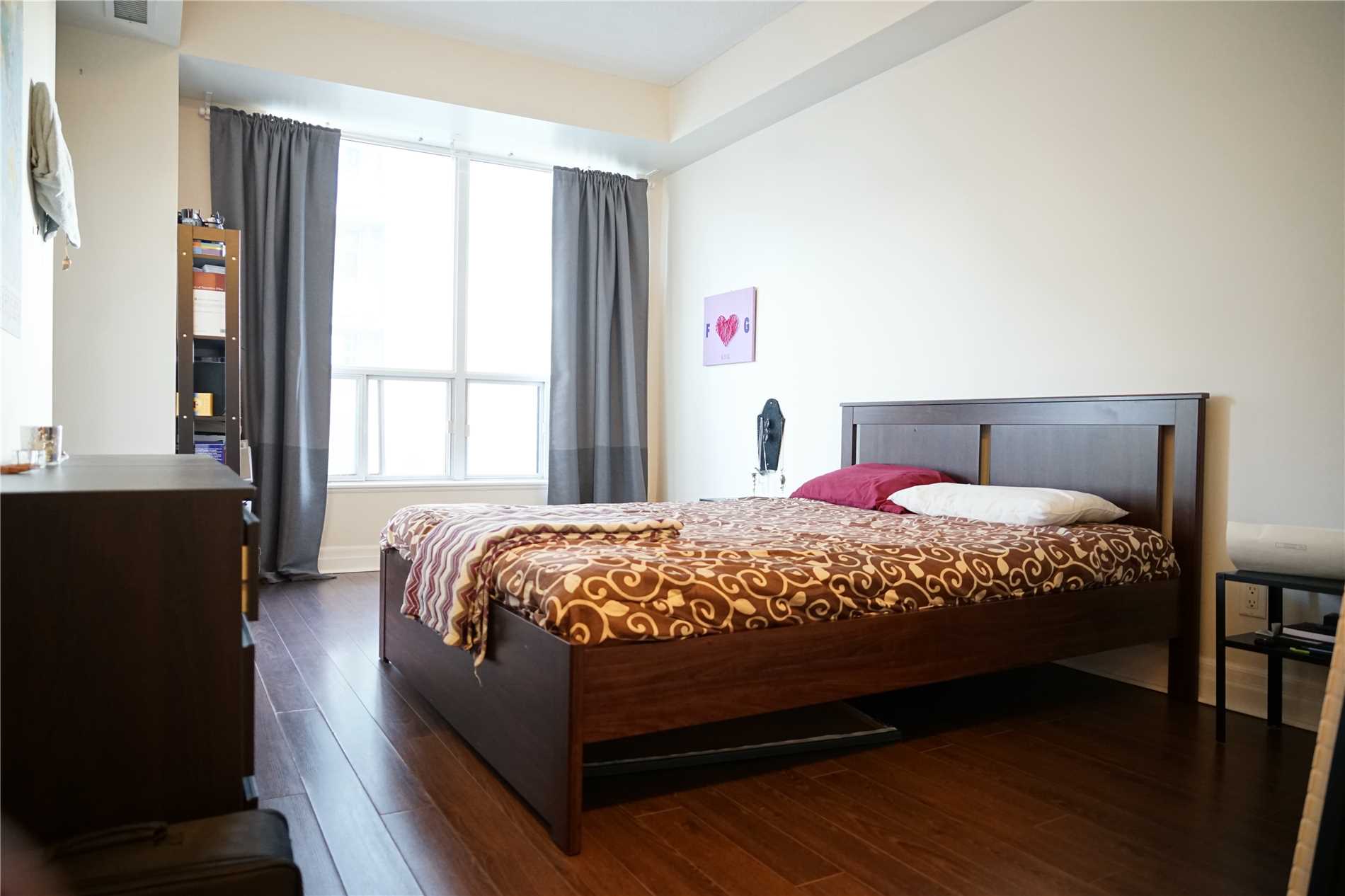 88 Palace Pier Crt, #906