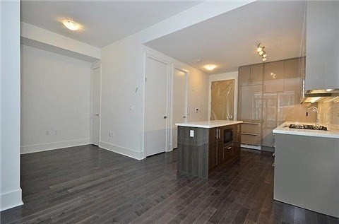 29 Queens Quay E #1010