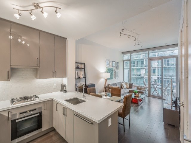39 Queens Quay E #807