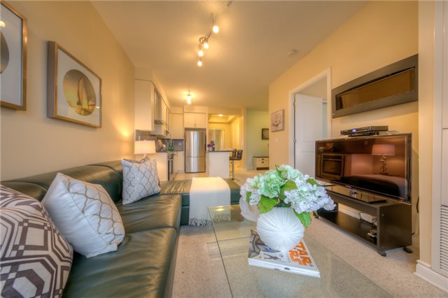 9090 Yonge St, #201B