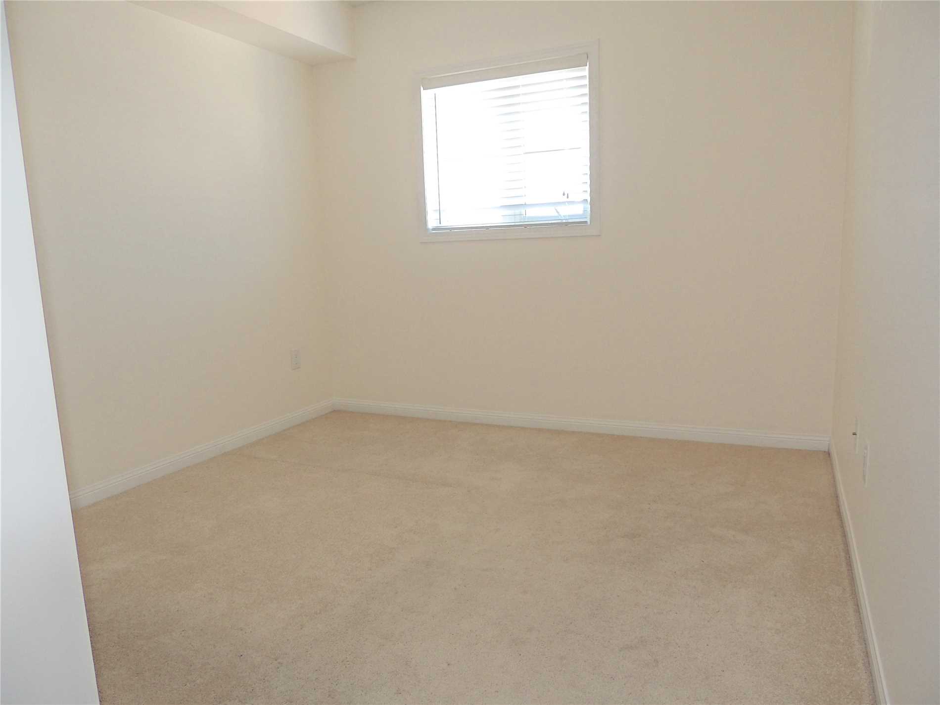 60 Baycliffe Cres, #303