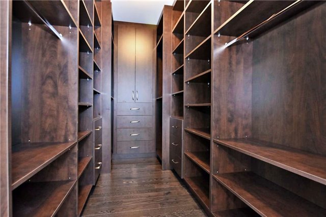 107 Queen Filomena Ave