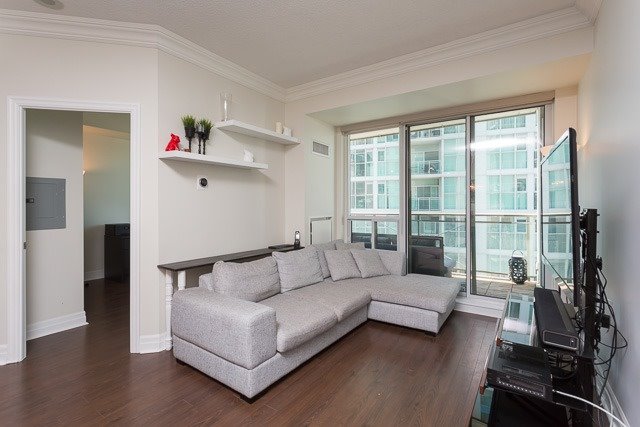 88 Palace Pier Crt, #906