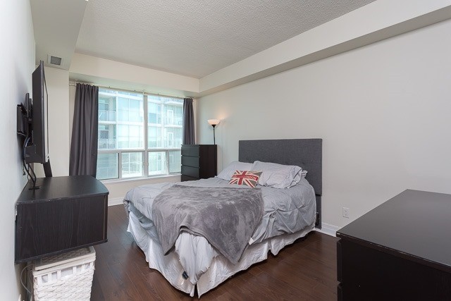 88 Palace Pier Crt, #906