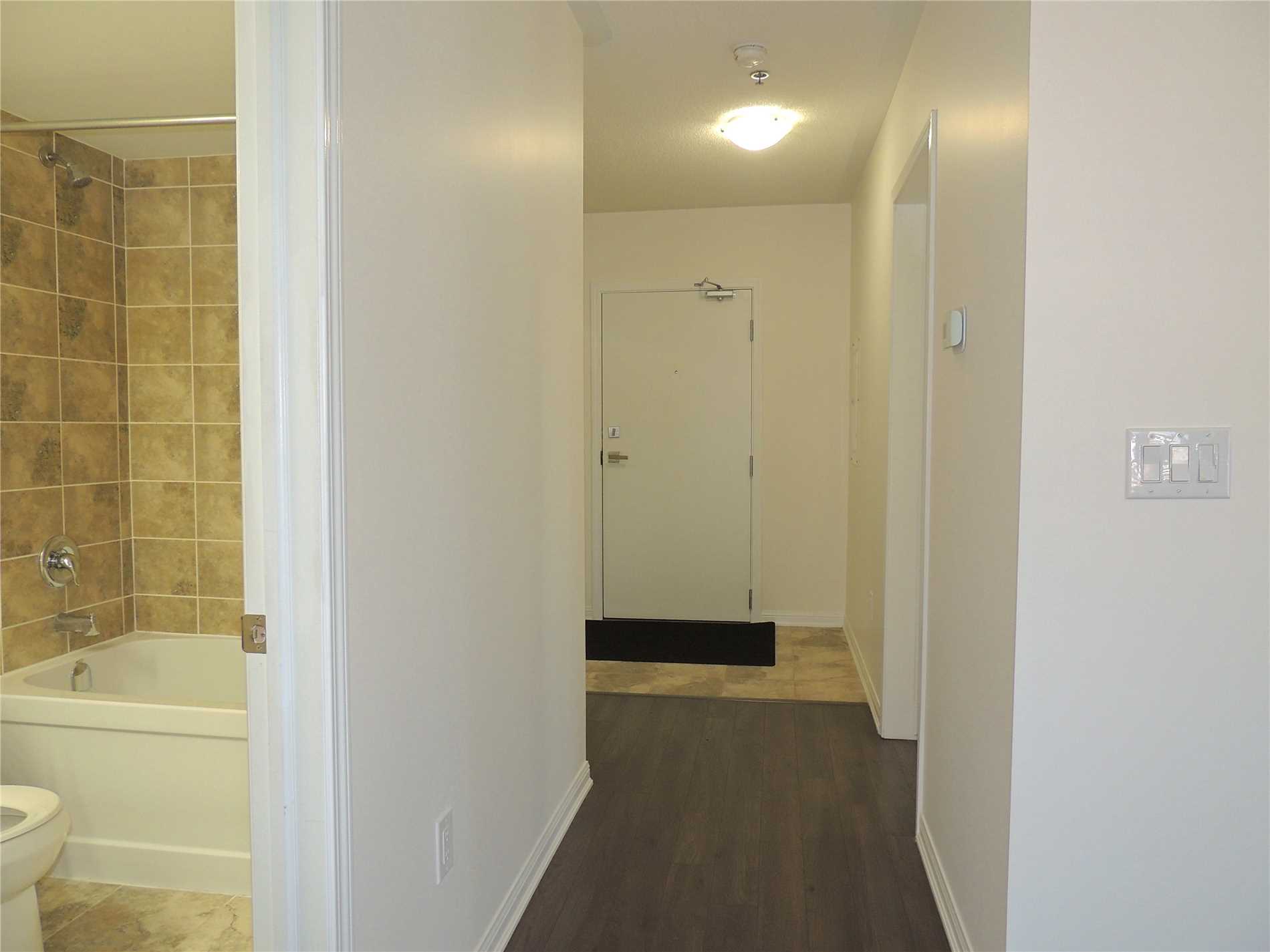 60 Baycliffe Cres, #303