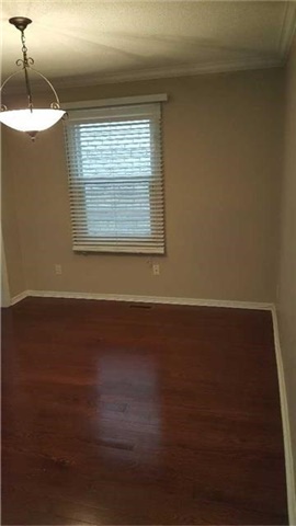 8 Millcroft Way