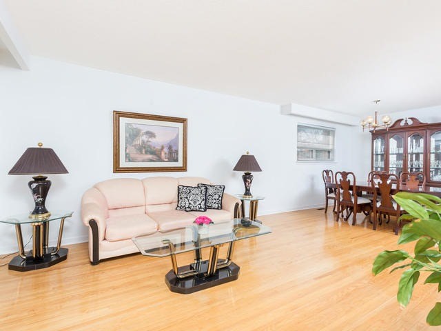 Listing W4068192 - Large Photo # 15